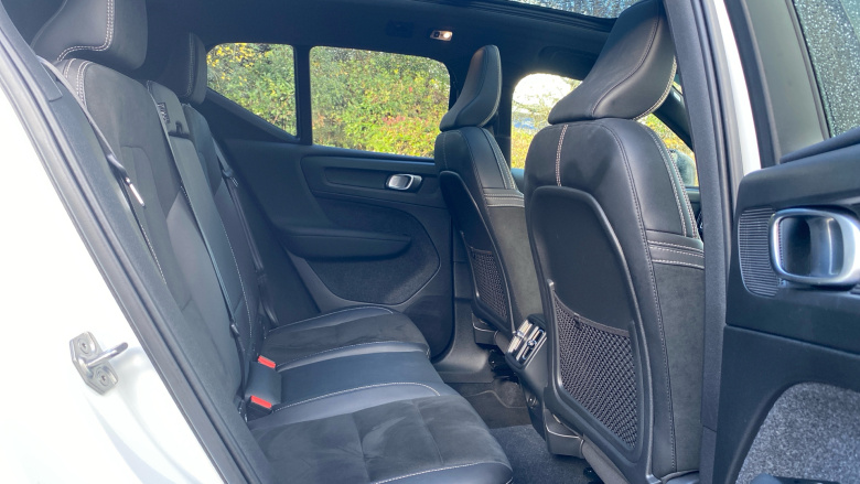 Volvo Xc40 2.0 B4P R DESIGN 5dr Auto Petrol Estate